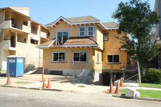 128 N Everett St in Glendale, CA - Building Photo - Building Photo