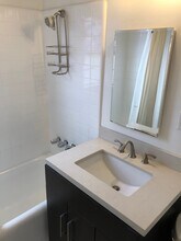 2127 20th St, Unit A in Santa Monica, CA - Foto de edificio - Building Photo