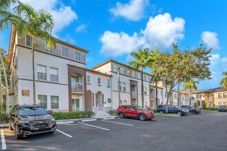 4405 SW 160th Ave in Miramar, FL - Foto de edificio - Building Photo