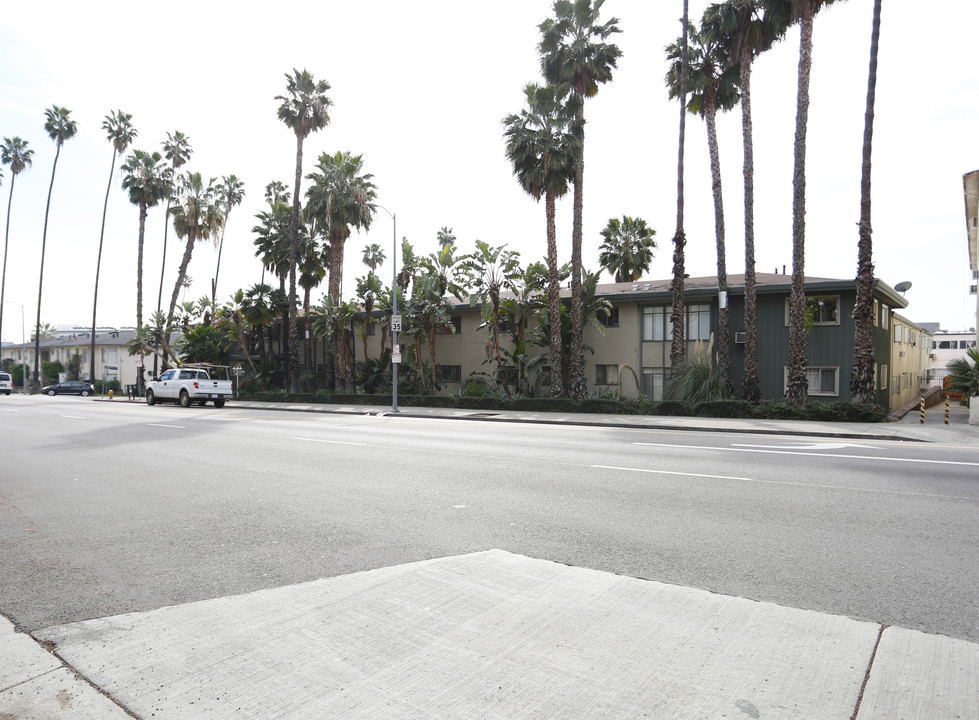 7254 Hollywood Blvd in Los Angeles, CA - Building Photo