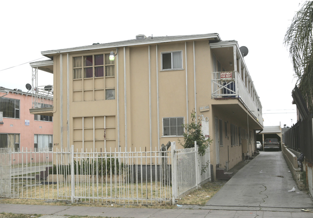 710 W 82nd St in Los Angeles, CA - Building Photo