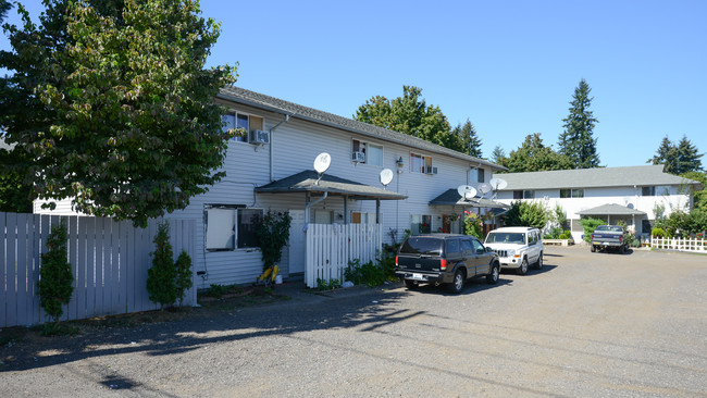 17939 E Burnside St in Portland, OR - Building Photo - Building Photo