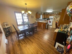 1425 Cardinal Ln in Green Bay, WI - Foto de edificio - Building Photo