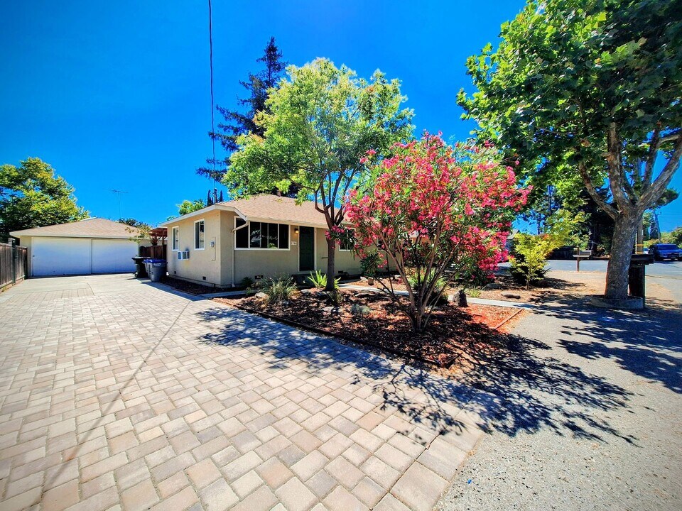 1344 Warner Ave in Sunnyvale, CA - Foto de edificio