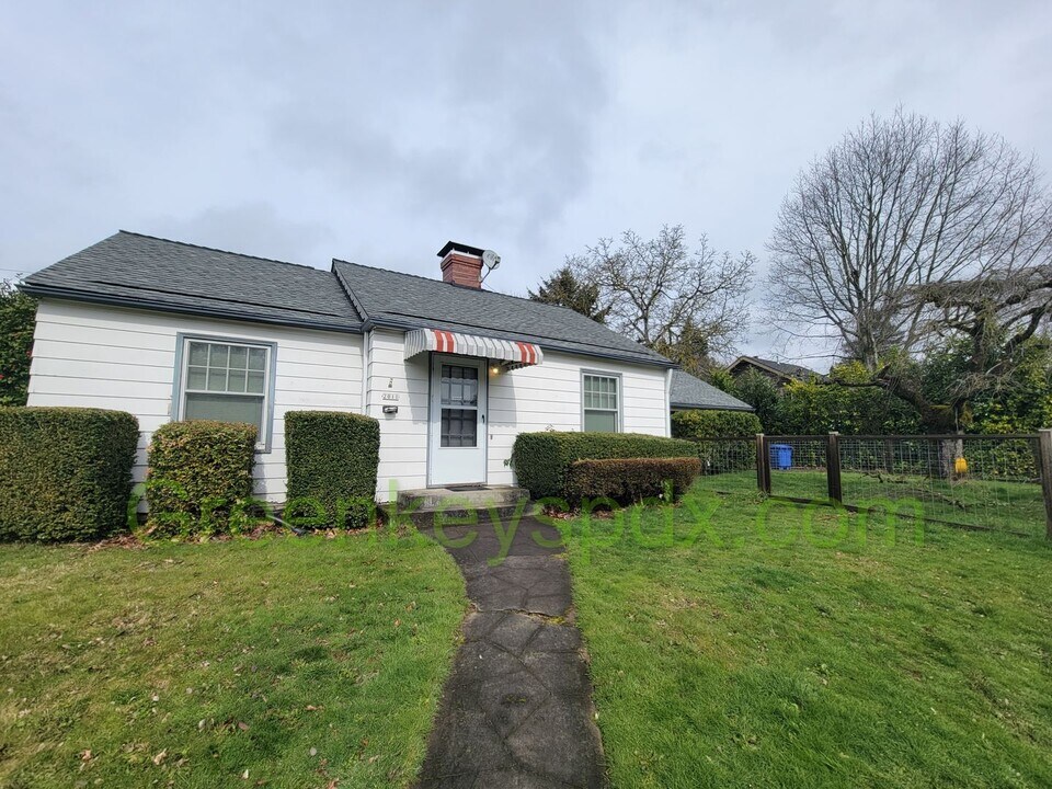 2011 SE Lambert St in Portland, OR - Building Photo