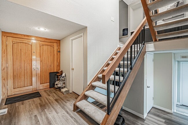 9866 E Maplewood Cir in Englewood, CO - Building Photo - Building Photo