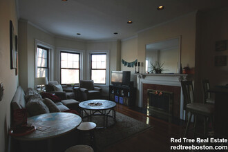 1689 Beacon St, Unit 2 in Brookline, MA - Building Photo - Building Photo