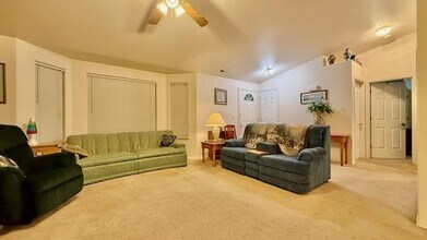 87585 Esprit Ct in Veneta, OR - Building Photo - Building Photo