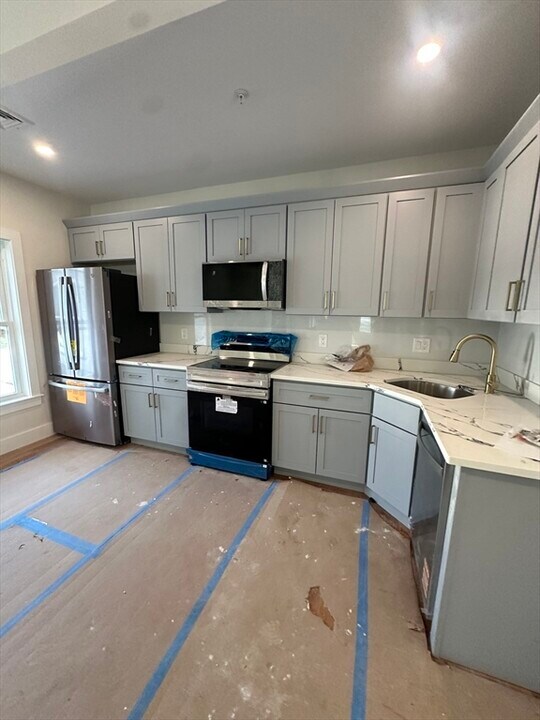 5 Walnut Ave in Stoughton, MA - Building Photo