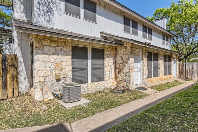 1303 Camp Craft Rd in West Lake Hills, TX - Building Photo - Building Photo
