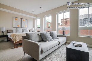 21 Charles St in Cambridge, MA - Building Photo