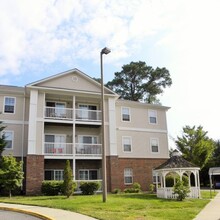 The Arbors Senior Apartments in Richmond, VA - Building Photo - Interior Photo