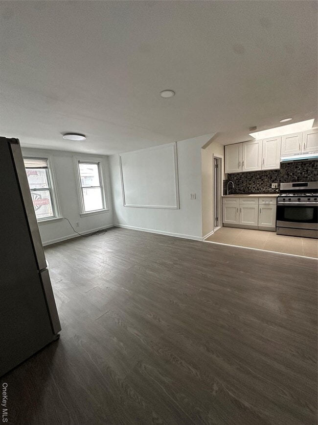 33-24 89th St in Queens, NY - Building Photo - Building Photo