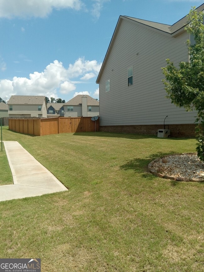1189 Hartwell Rd in Locust Grove, GA - Building Photo - Building Photo