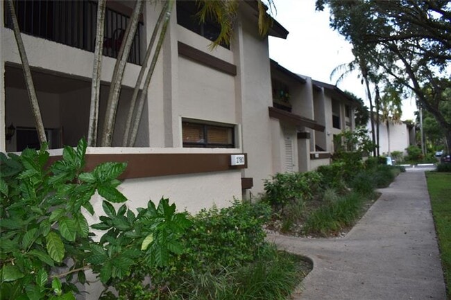 2784 NW 42nd Ave in Coconut Creek, FL - Building Photo - Building Photo