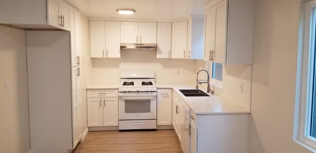 2042 Evergreen St, Unit La Verne Evergreen in La Verne, CA - Building Photo - Building Photo