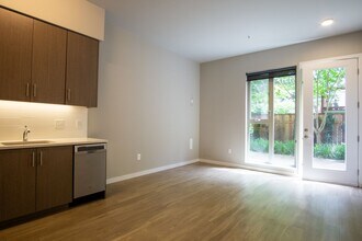 1317 SE Lambert St in Portland, OR - Building Photo - Building Photo