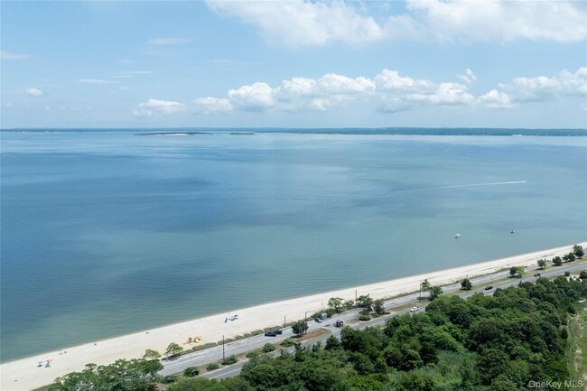 795 Pine Tree Rd in Cutchogue, NY - Building Photo - Building Photo