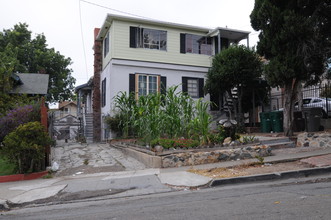 1919 42nd St in Oakland, CA - Foto de edificio - Building Photo