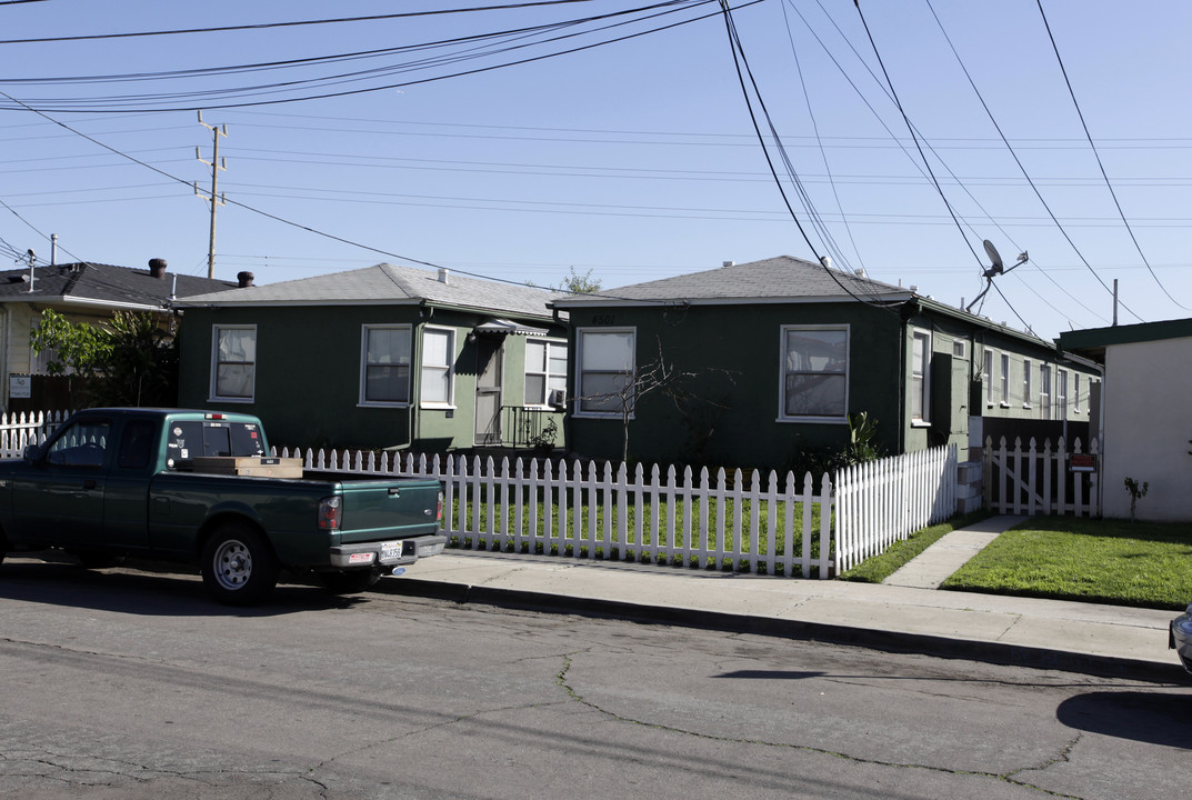 4501 Illinois St in San Diego, CA - Foto de edificio
