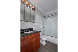 25 N Clinton Ave in Bay Shore, NY - Building Photo - Building Photo