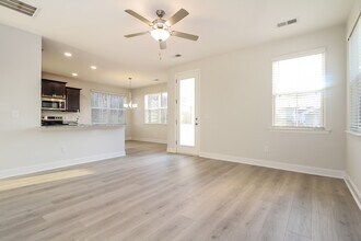 100 Renwood Rd in Simpsonville, SC - Foto de edificio - Building Photo