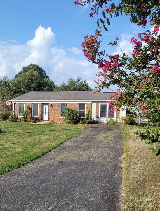 222 Sikeston Ct in Troutman, NC - Building Photo