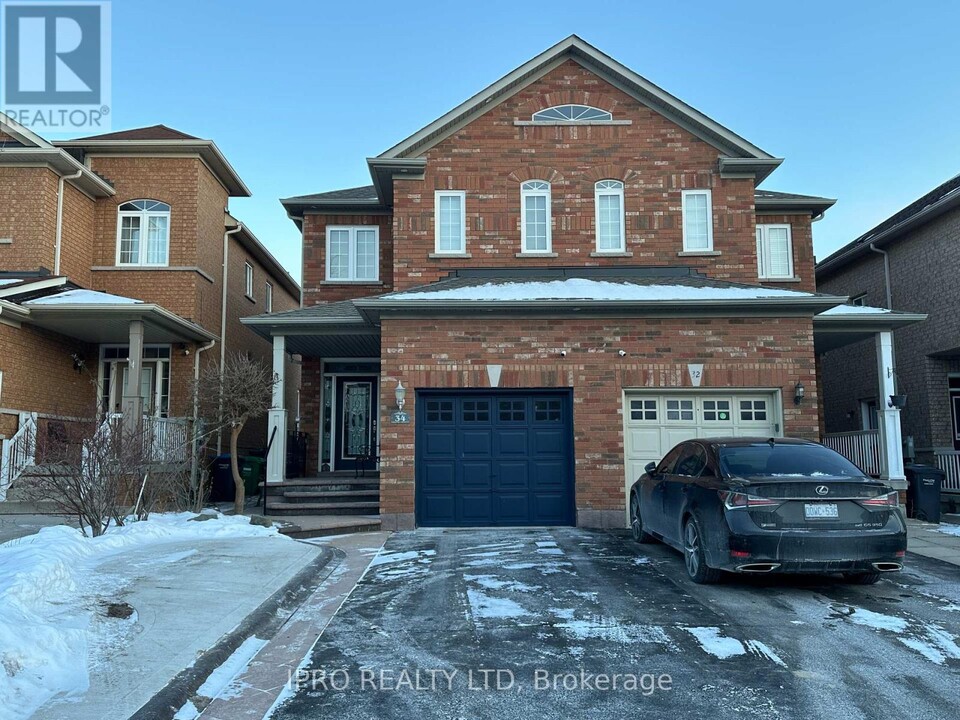 34 Nathaniel Crescent in Brampton, ON - Building Photo