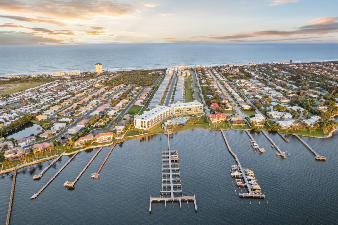 205 Strand Dr in Melbourne Beach, FL - Building Photo