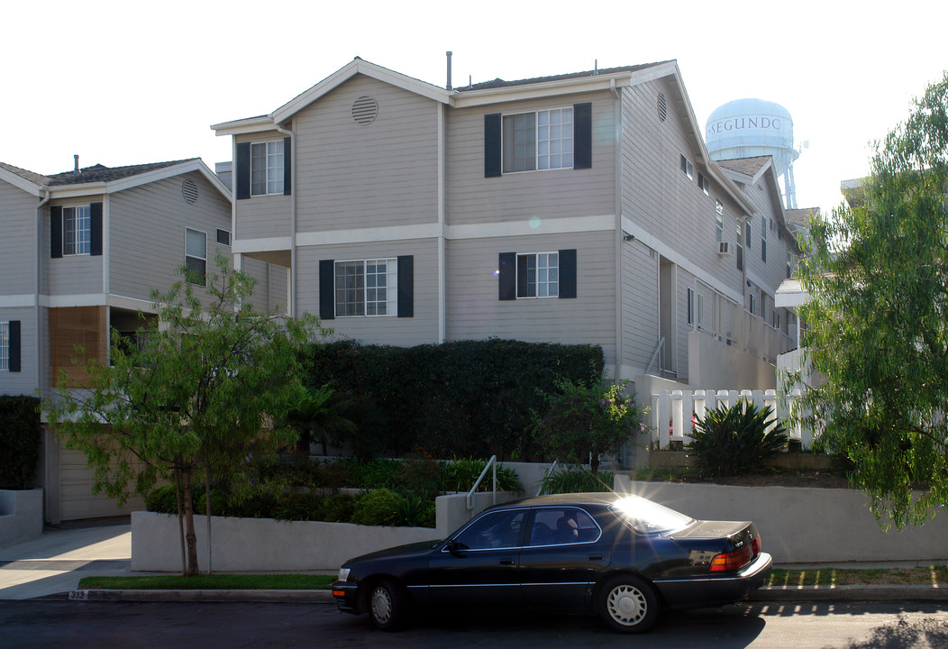 332 Sierra St in El Segundo, CA - Building Photo