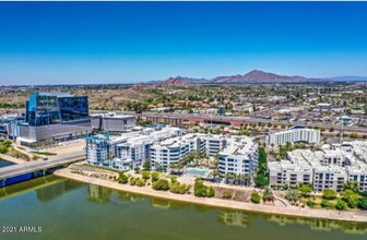 945 E Playa del Norte Dr, Unit 2021 in Tempe, AZ - Foto de edificio - Building Photo