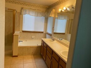 3933 S Killarney Way in Aurora, CO - Building Photo - Building Photo