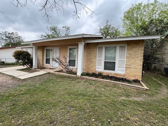 5523 Indian Desert St in San Antonio, TX - Building Photo - Building Photo