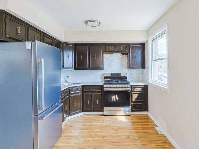 property at 1826 Tomlinson Rd