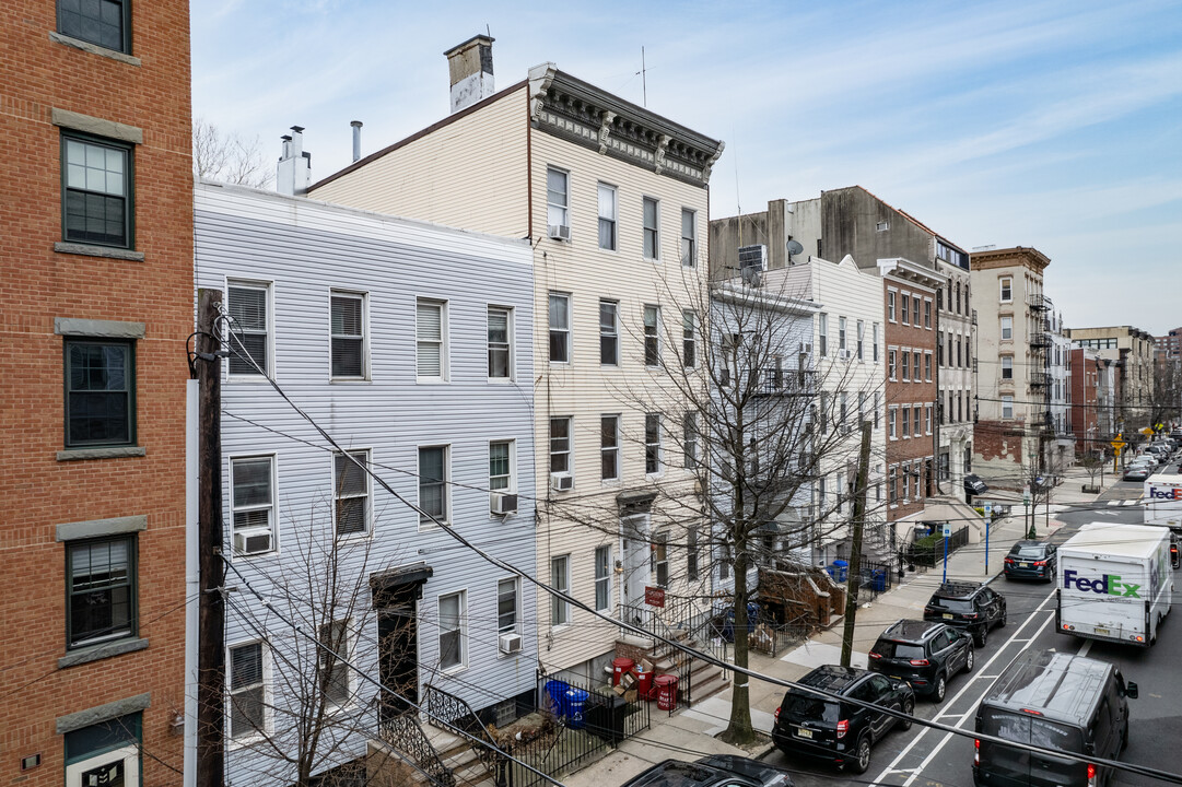 309 monroe St in Hoboken, NJ - Building Photo