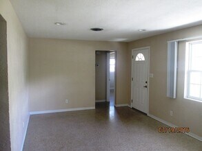 297 Warwick Ave in Ormond Beach, FL - Building Photo - Building Photo