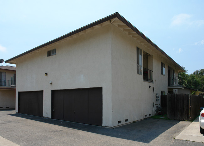 16062 Waikiki Ln in Huntington Beach, CA - Building Photo - Building Photo