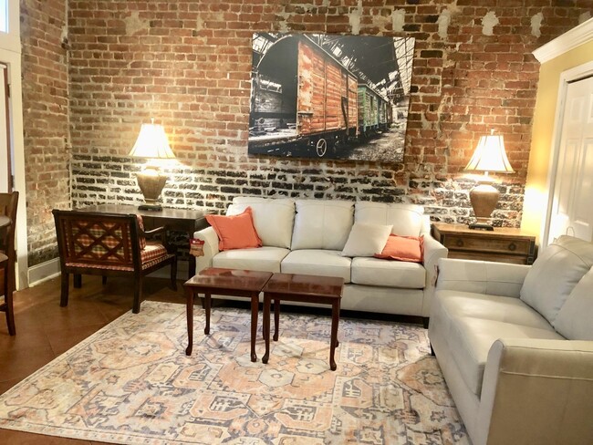 854 Camp St, Unit C 3rd floor furnished apt in New Orleans, LA - Foto de edificio - Building Photo