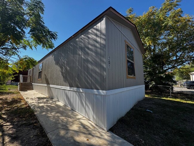 7650 US-90 in San Antonio, TX - Building Photo - Building Photo