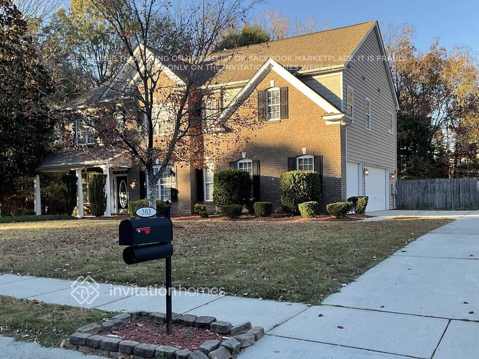 303 Ranelagh Dr in Waxhaw, NC - Foto de edificio