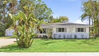 3236 Ashton Rd in Sarasota, FL - Building Photo