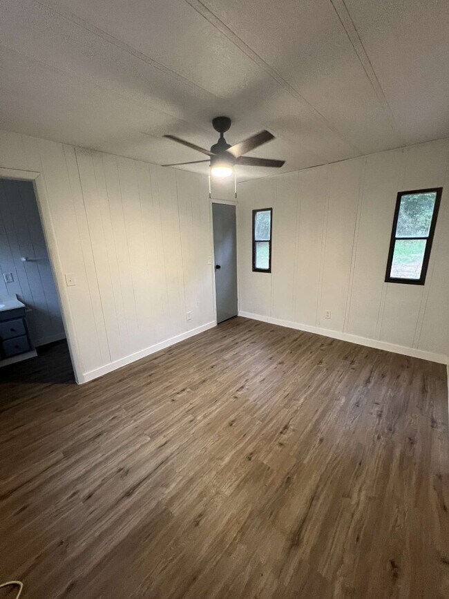 3042 Brown Bridge Rd in Piedmont, AL - Foto de edificio - Building Photo