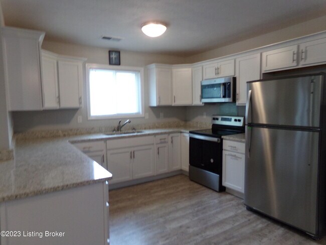 7635 Eagle Landing Way in Louisville, KY - Building Photo - Building Photo