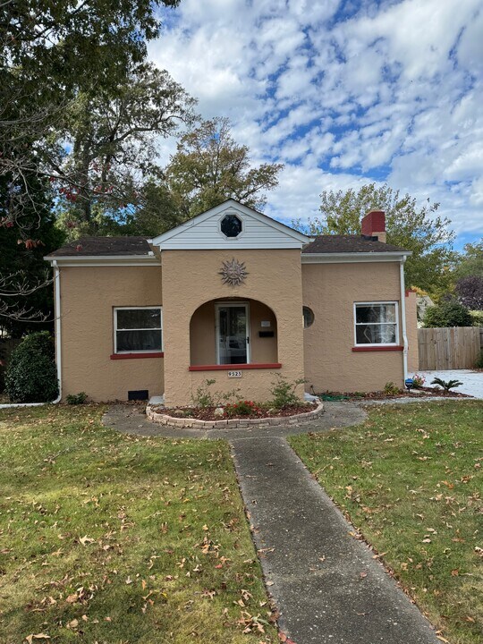 9525 Sherwood Pl in Norfolk, VA - Foto de edificio