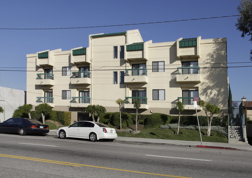 6340 Fulton Ave in Van Nuys, CA - Building Photo