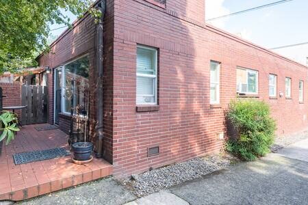 2243 NW Flanders St in Portland, OR - Foto de edificio - Building Photo