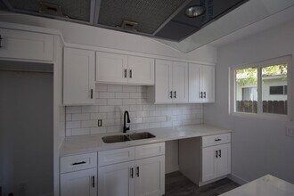 15940 Hart St in Los Angeles, CA - Building Photo - Building Photo