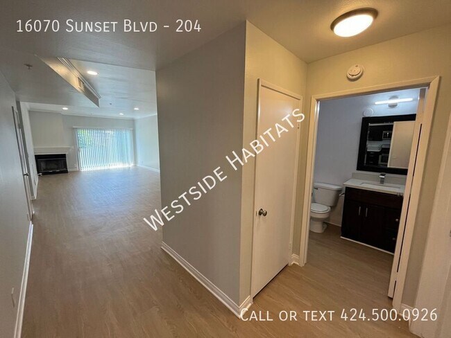 16070 W Sunset Blvd in Los Angeles, CA - Building Photo - Building Photo
