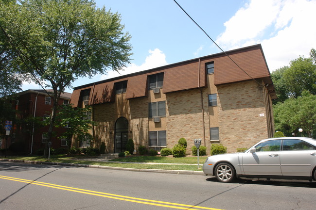 Bedford Apartments in Linden, NJ - Building Photo - Building Photo