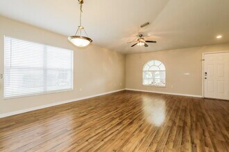 1036 Lake Shore Ranch Dr in Seffner, FL - Building Photo - Building Photo